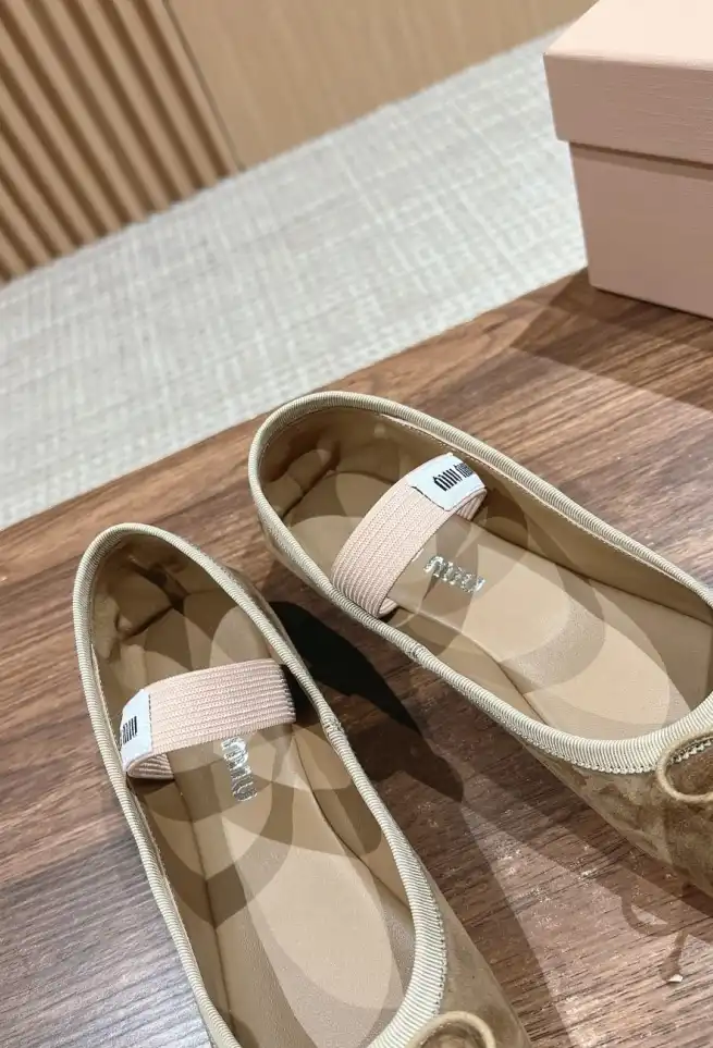 hype Miu Miu flat shoes