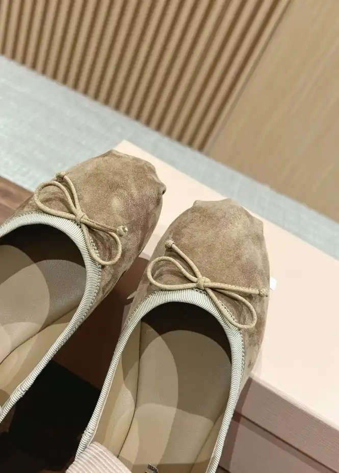 hype Miu Miu flat shoes