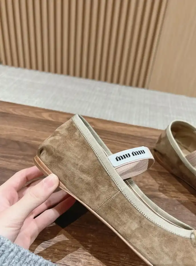 hype Miu Miu flat shoes