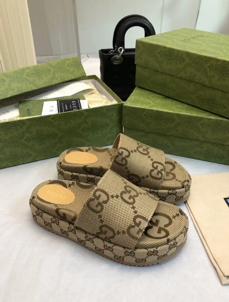 hype Gucci Slippers