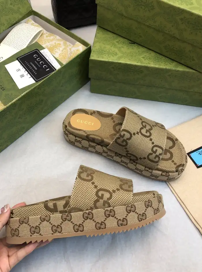 hype Gucci Slippers