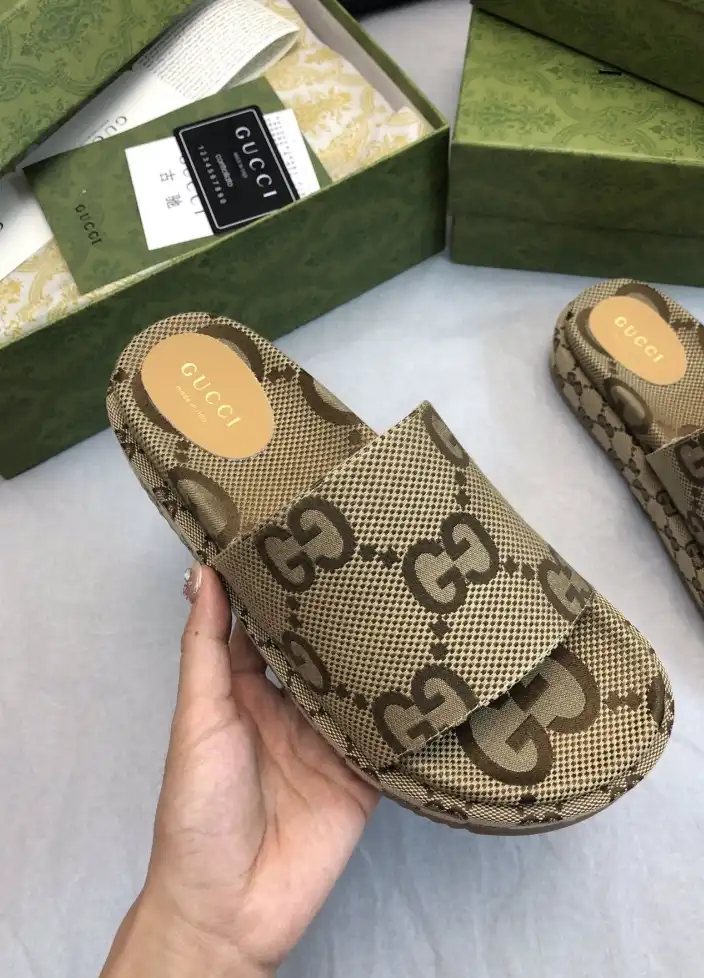 hype Gucci Slippers