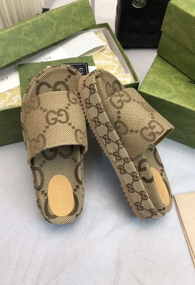 hype Gucci Slippers