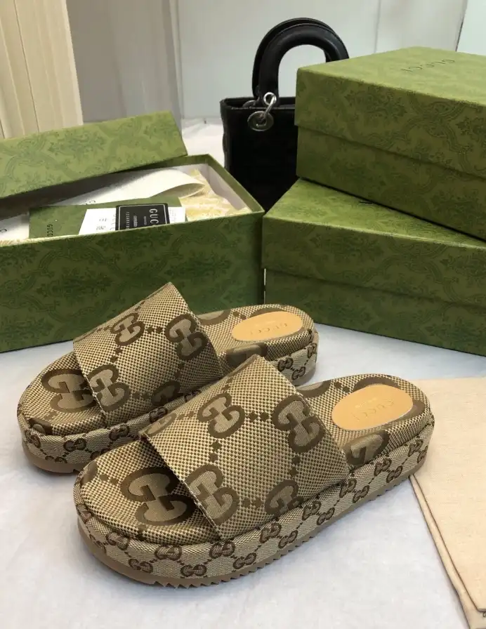 hype Gucci Slippers