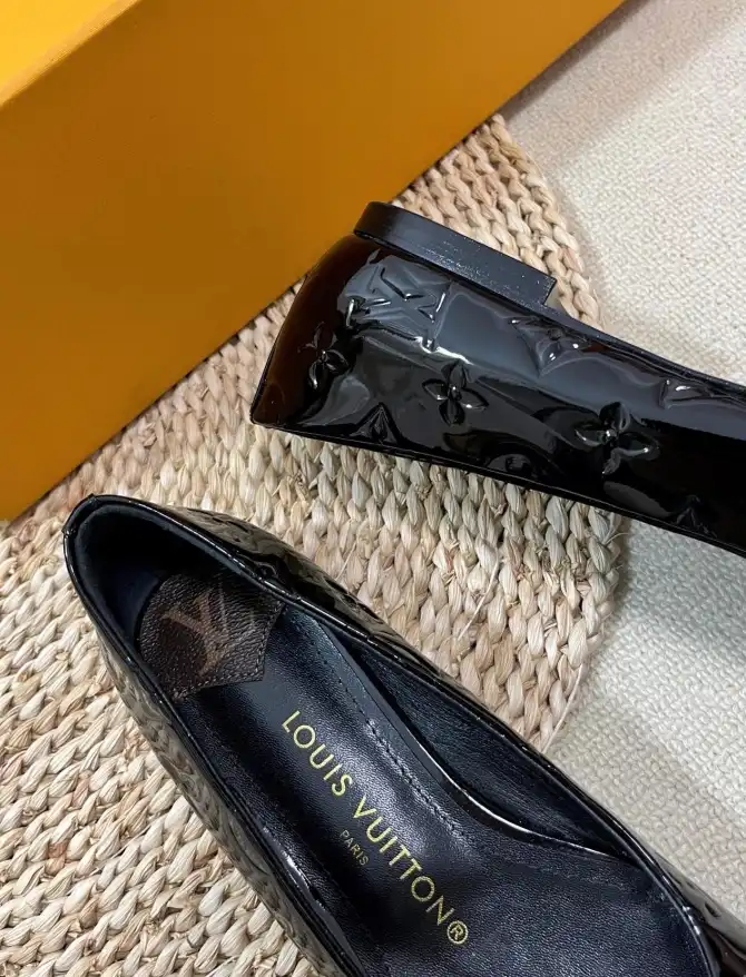 hype LV flat shoes