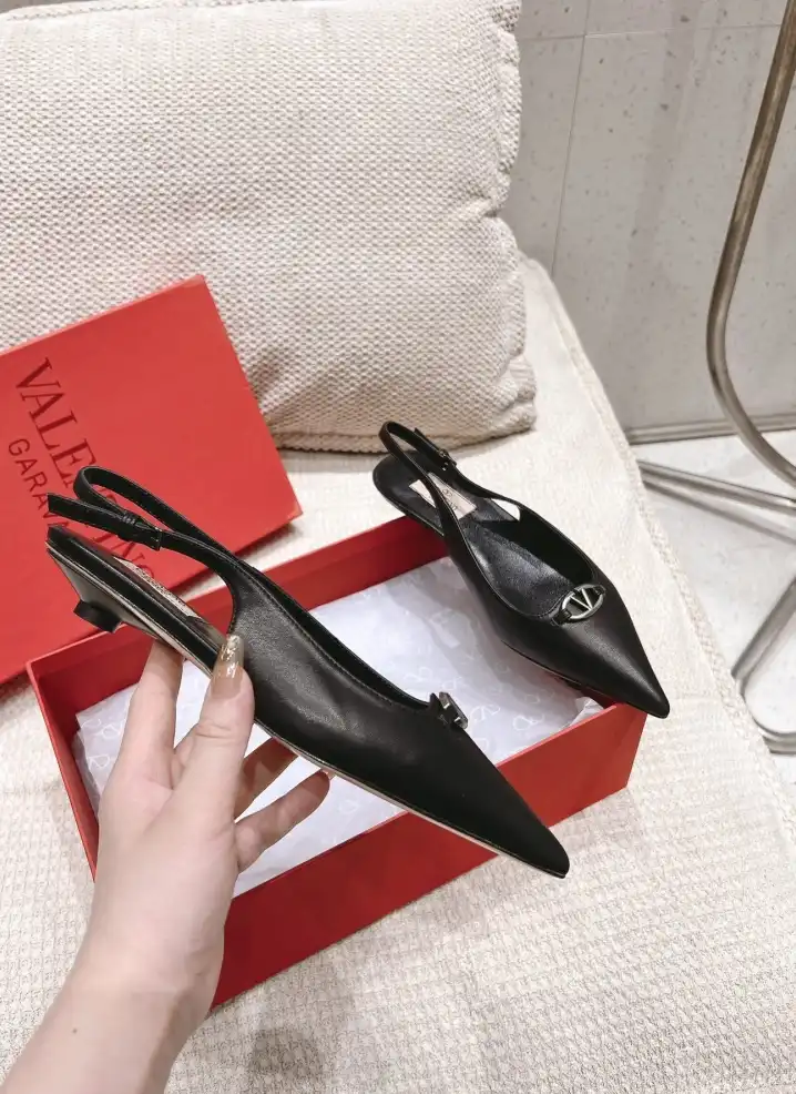 hype Valentino Sandals