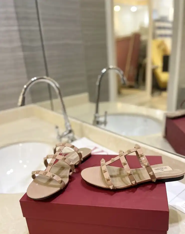 hype Valentino Sandals