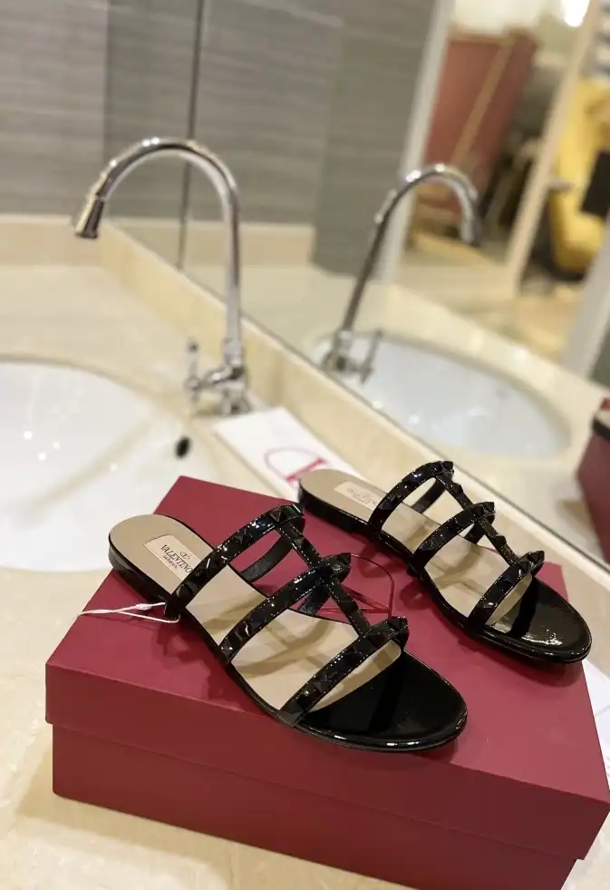 hype Valentino Sandals