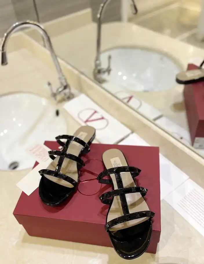 hype Valentino Sandals