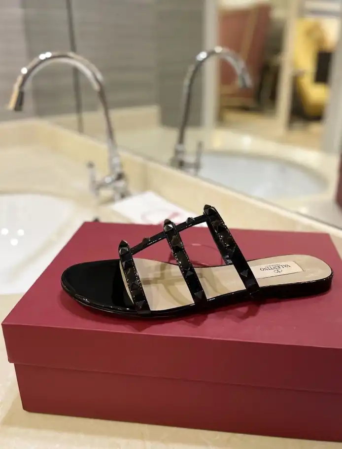 hype Valentino Sandals