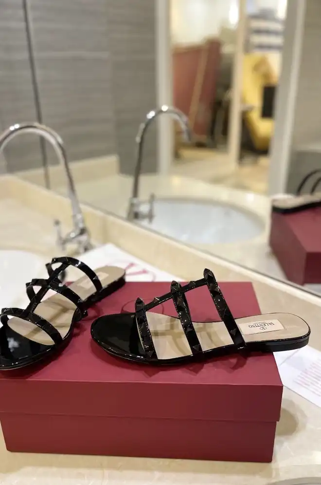 hype Valentino Sandals