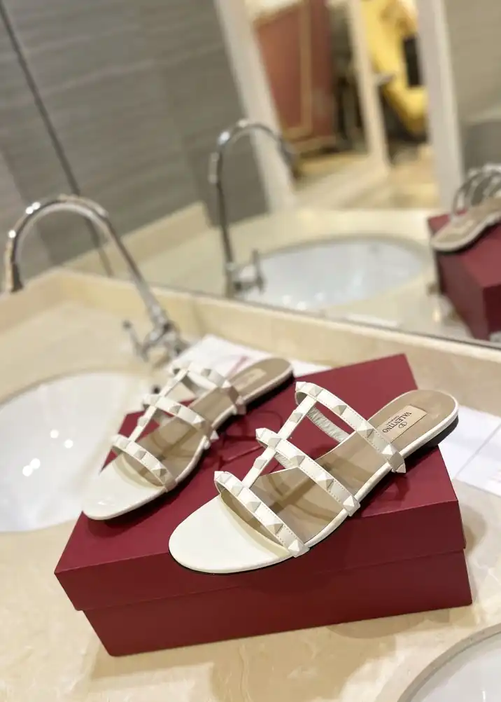 hype Valentino Sandals