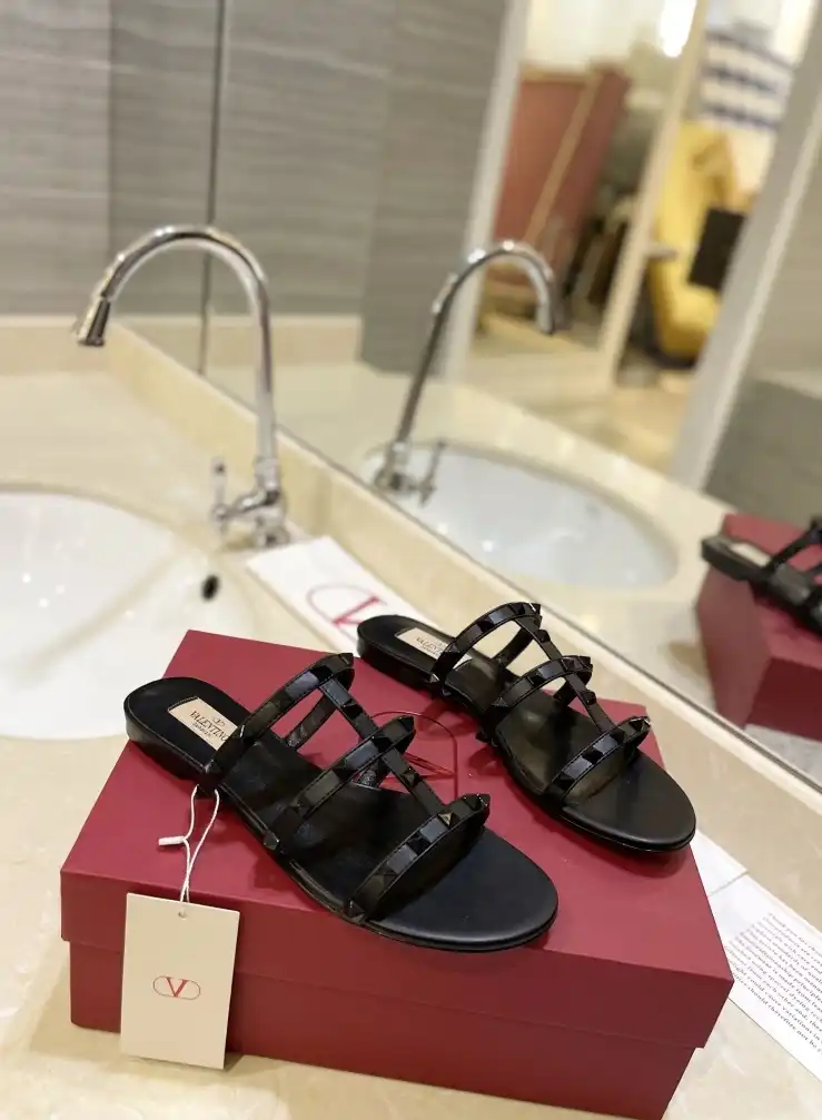 hype Valentino Sandals