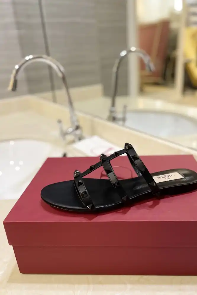 hype Valentino Sandals