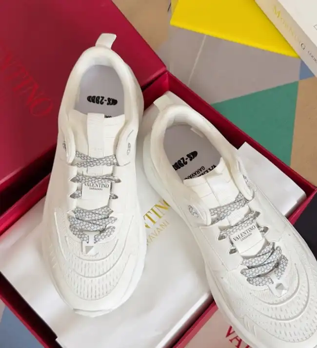 hype Valentino Sneakers