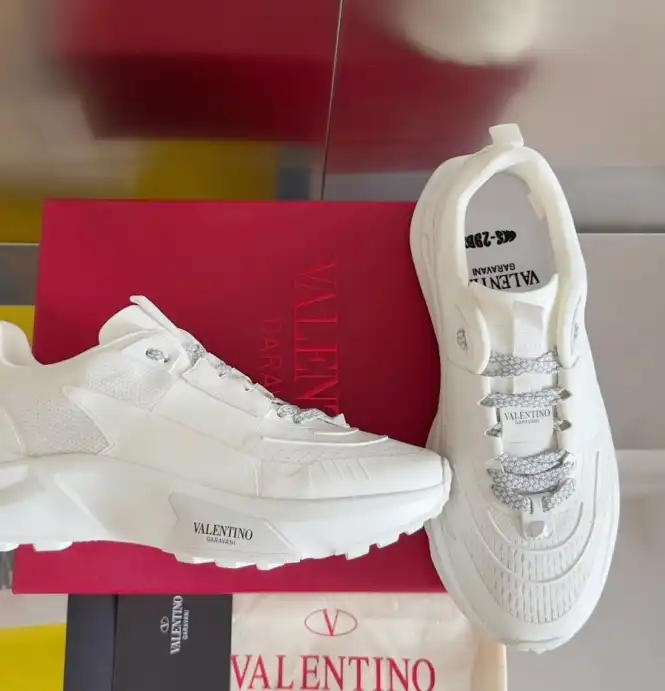 hype Valentino Sneakers