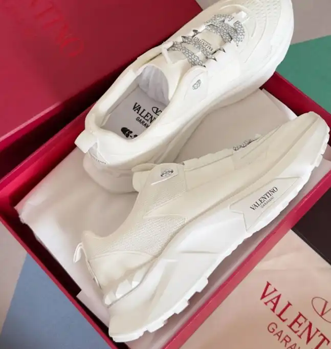 hype Valentino Sneakers