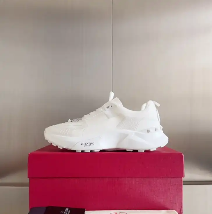 hype Valentino Sneakers