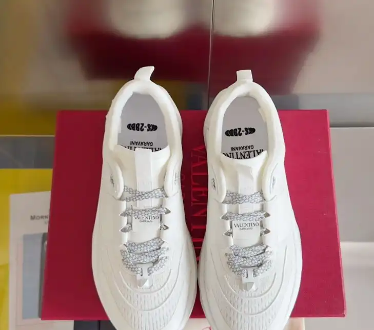 hype Valentino Sneakers