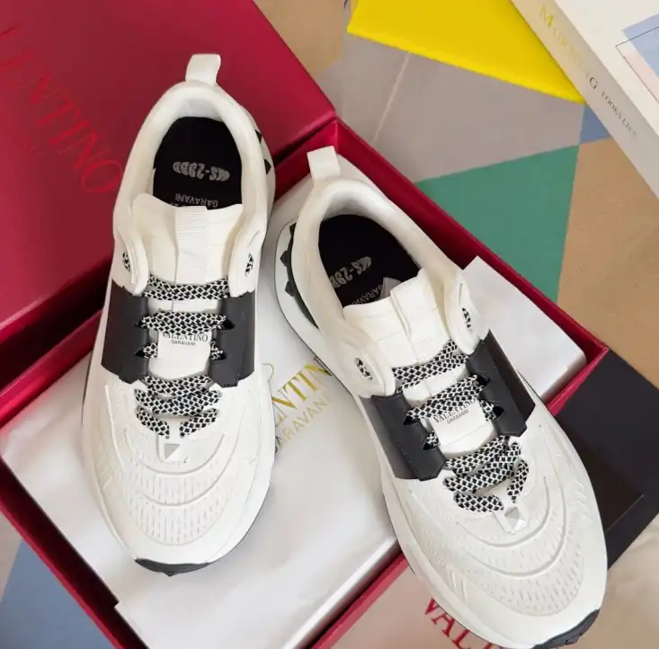 hype Valentino Sneakers