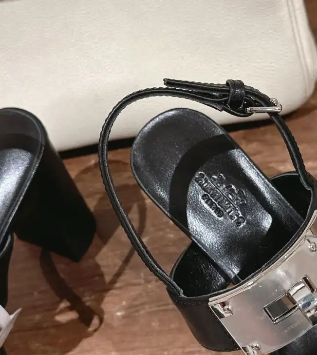 hype Hermes Sandals