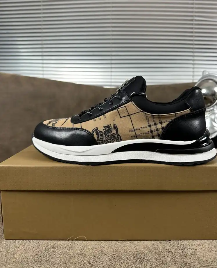 hype Burberry Sneakers