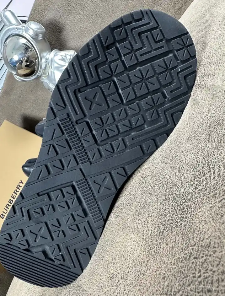 hype Burberry Sneakers