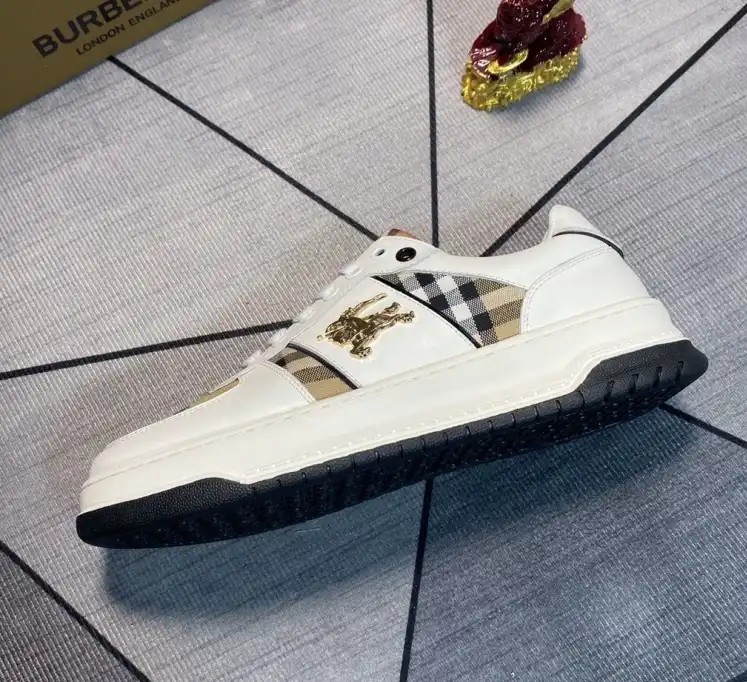 hype Burberry Sneakers