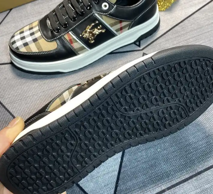 hype Burberry Sneakers