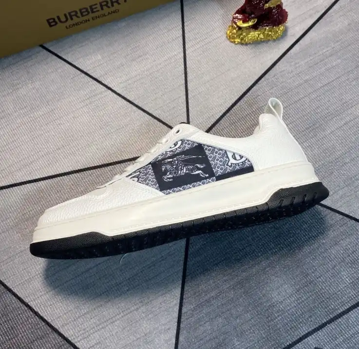 hype Burberry Sneakers