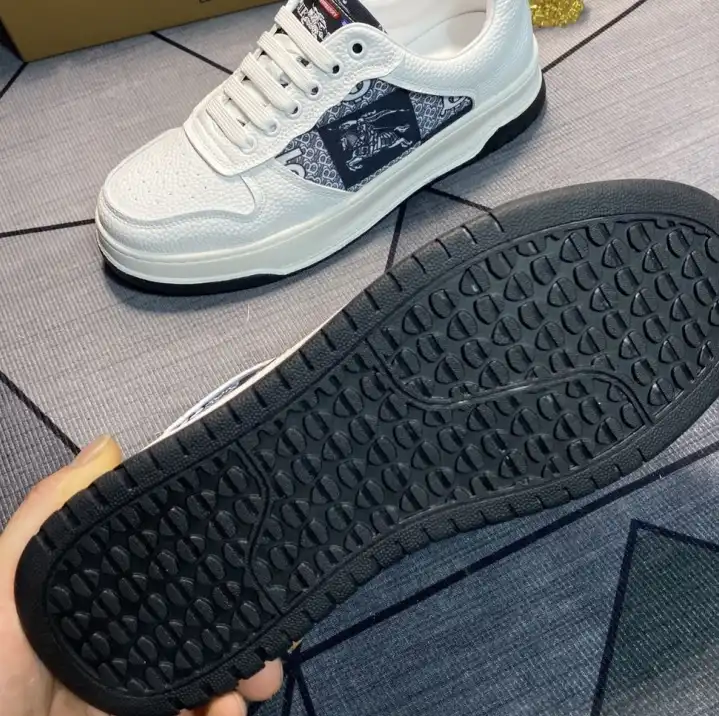 hype Burberry Sneakers