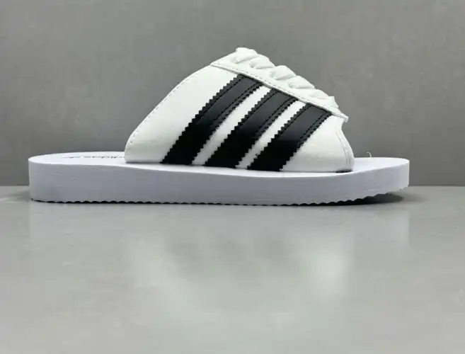 hype Adidas slippers