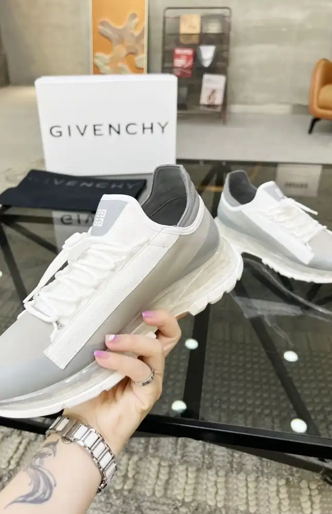 hype Givenchy Sneakers