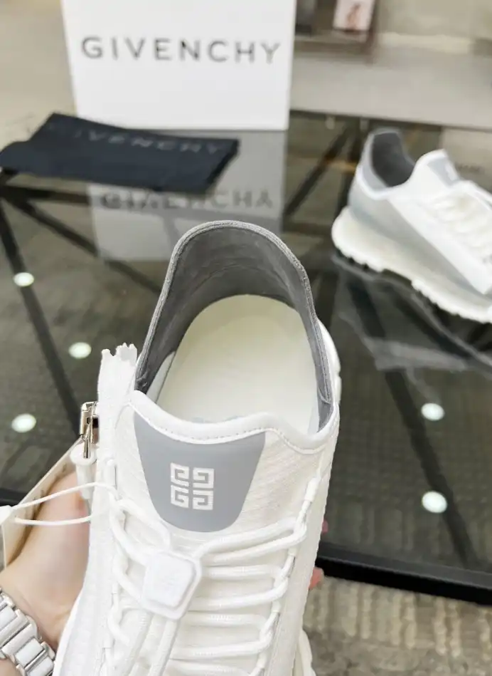 hype Givenchy Sneakers