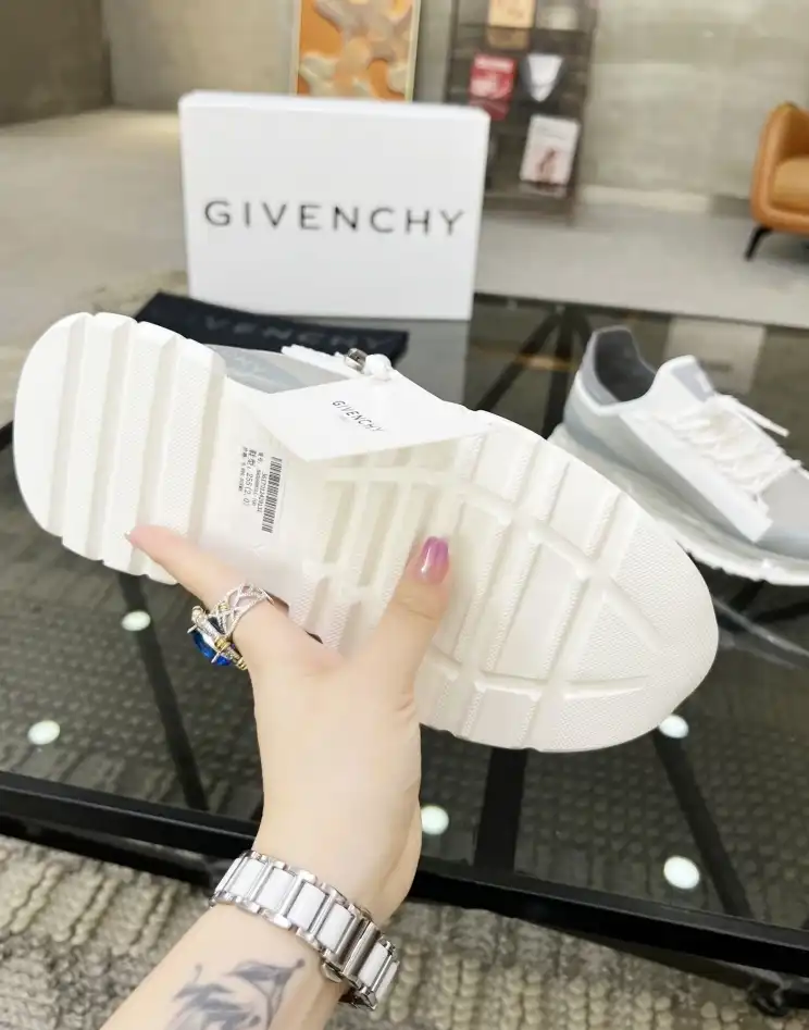 hype Givenchy Sneakers