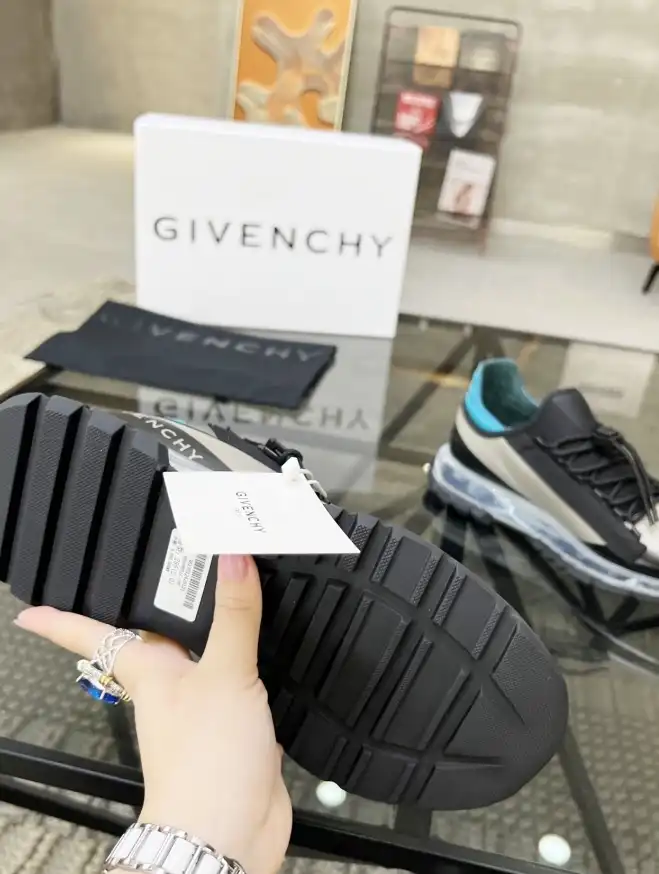 hype Givenchy Sneakers