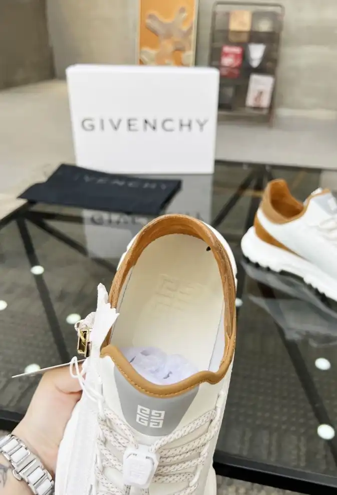 hype Givenchy Sneakers