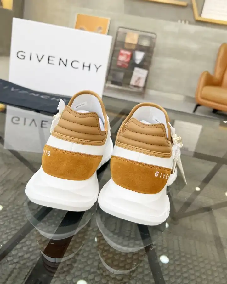 hype Givenchy Sneakers