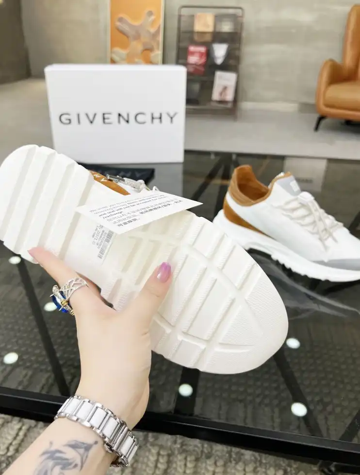 hype Givenchy Sneakers