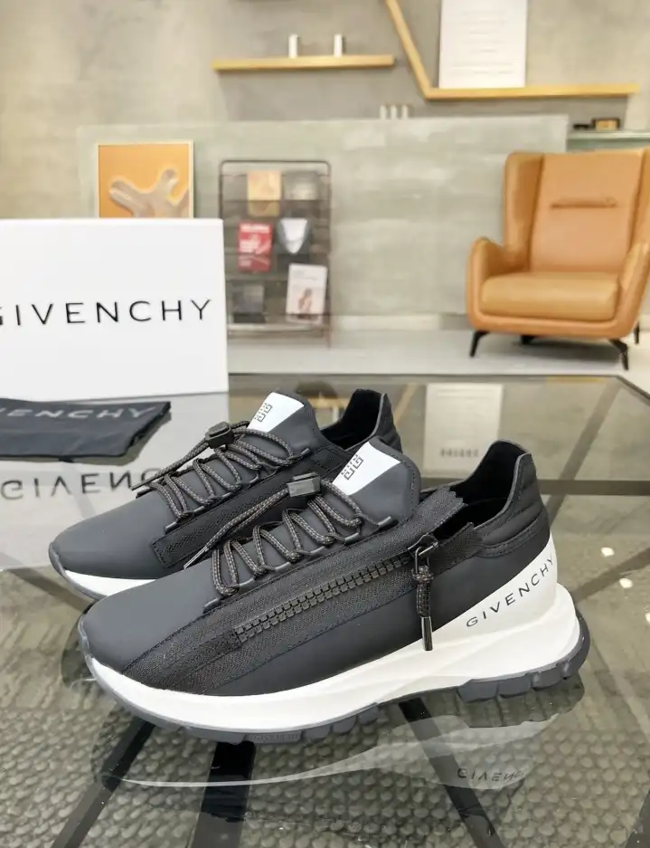 hype Givenchy Sneakers