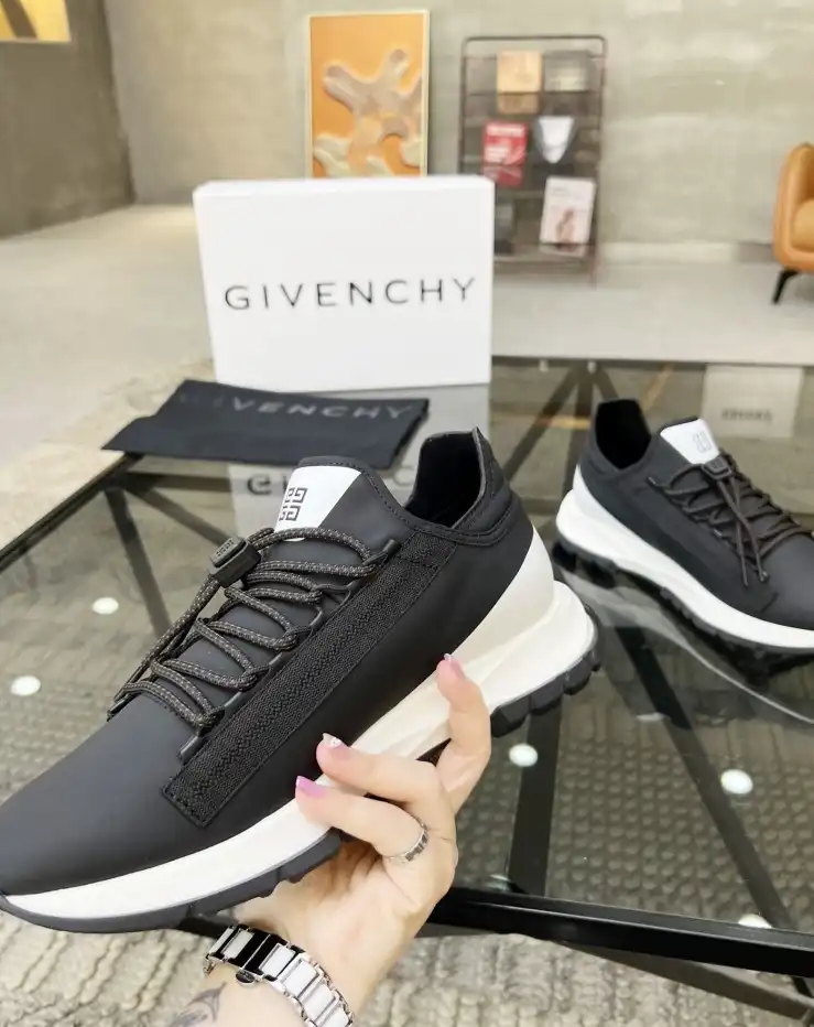 hype Givenchy Sneakers