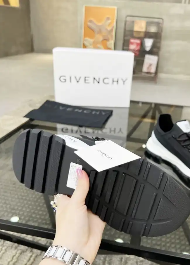 hype Givenchy Sneakers