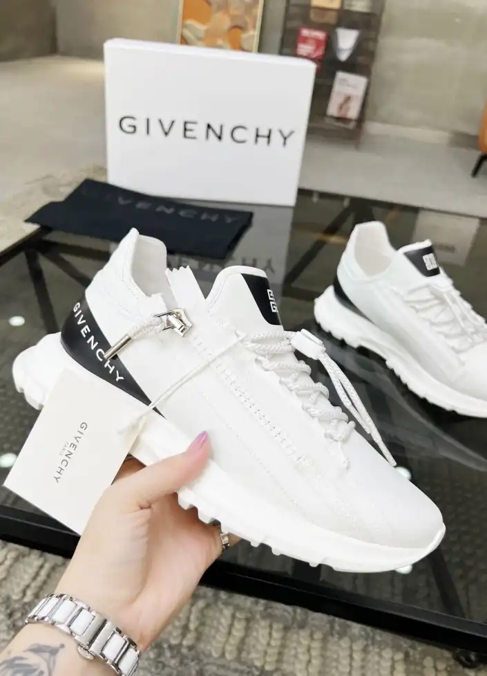 hype Givenchy Sneakers