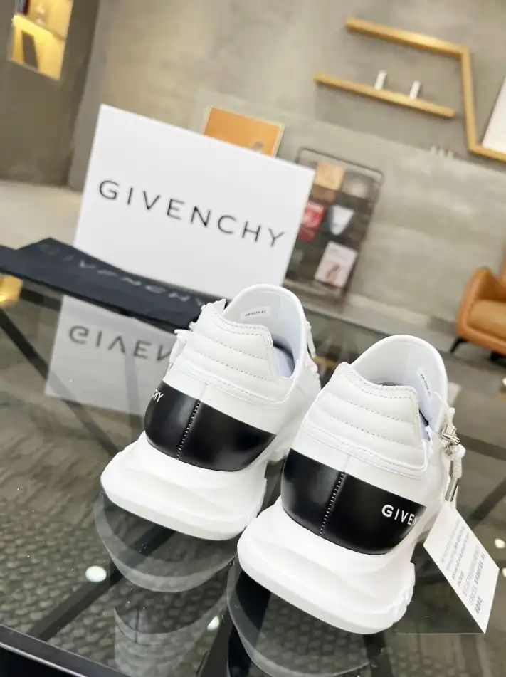 hype Givenchy Sneakers