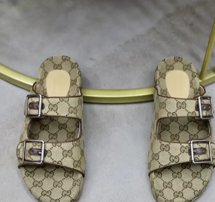 hype Gucci Slippers