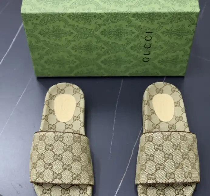 hype Gucci Slippers