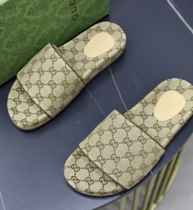 hype Gucci Slippers