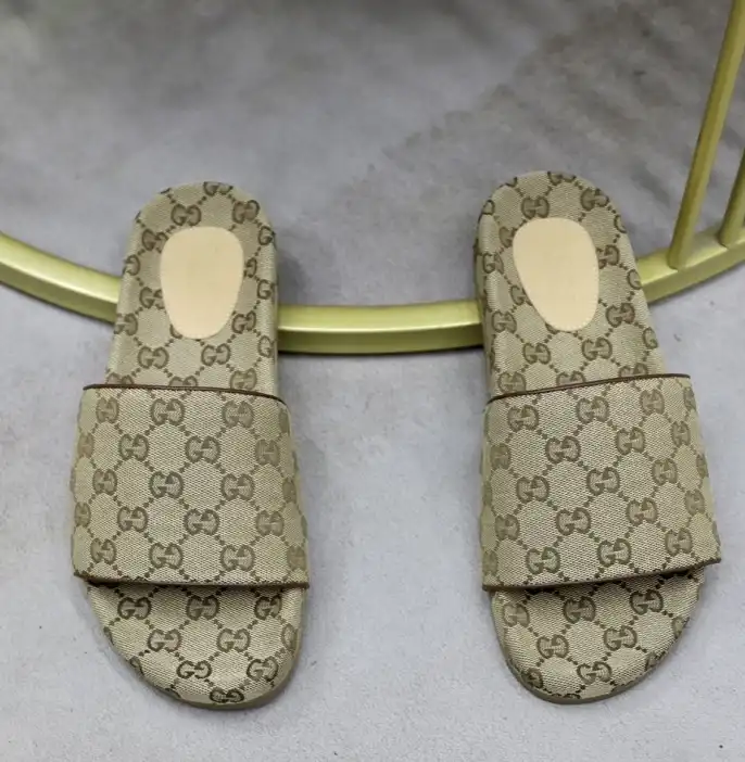 hype Gucci Slippers