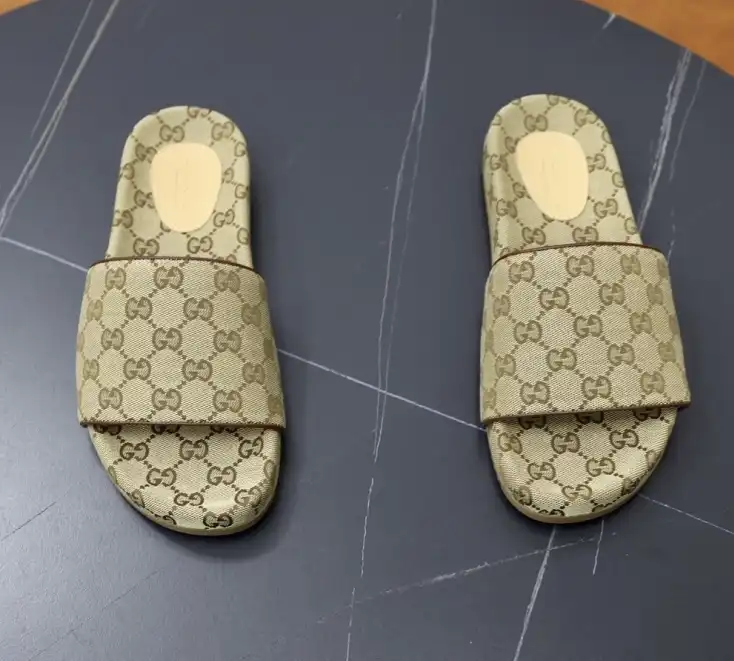 hype Gucci Slippers