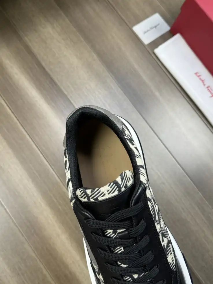 hype Ferragamo Sneakers